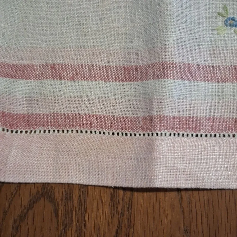 Vintage Embroidered Tea Towel & Crocheted Wash Cloth.‎